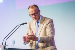 Merz non raggiunge maggioranza nel Bundestag per diventare cancelliere al primo turno