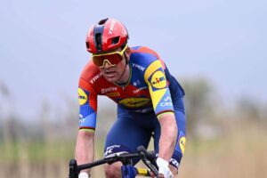 Pedersen prima maglia rosa del Giro d’Italia 2025