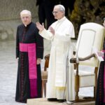 Papa ai media “Disarmiamo le parole per disarmare la Terra”