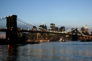 Veliero contro Ponte di Brooklyn a New York, 2 morti e 17 feriti