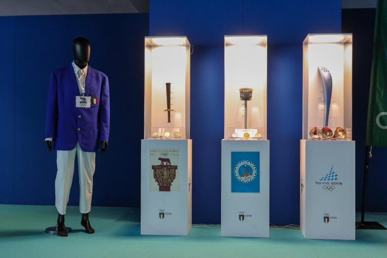 Scherma, al Padiglione Jean Nouvel le Torce Olimpiche