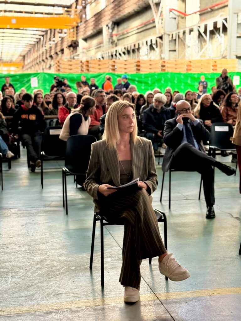 Genova, la sindaca Silvia Salis presente ala rappresentazione teatrale “Guido Rossa – La ricerca di senso”